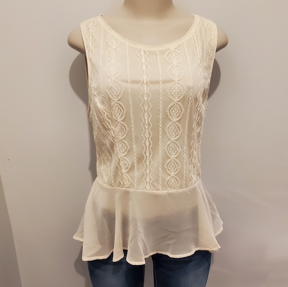 💰3/$20 - NWT high-low peplum top - Picture 1 of 3